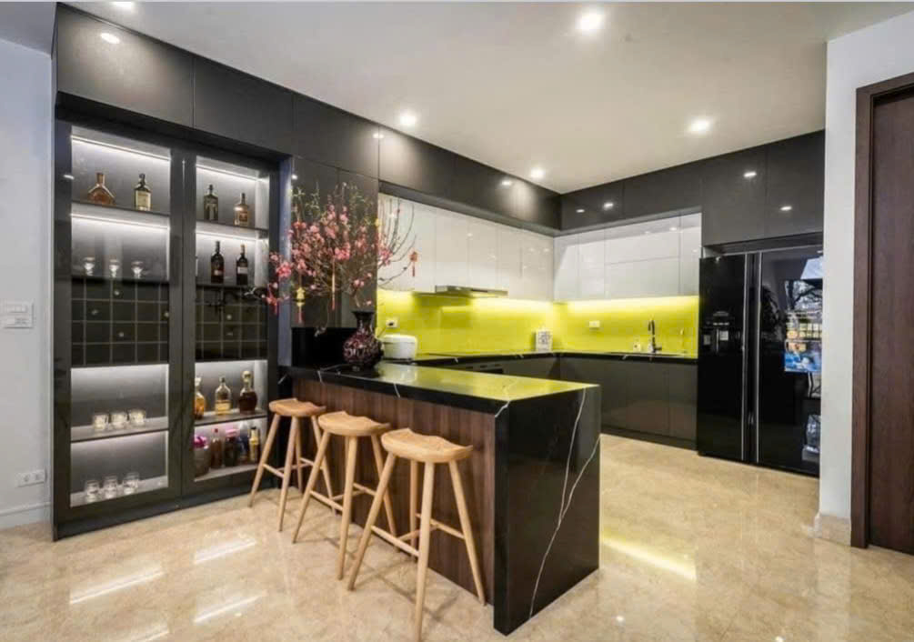 Tủ bếp nhựa Acrylic  Anh Hùng -Đông Anh